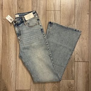 Abercrombie & Fitch Ultra High Rise The Flare